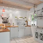 Sandkamp Reetdachhaus Hus Specht Holiday home *