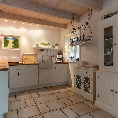 Semesterbostad Sandkamp Reetdachhaus Hus Specht